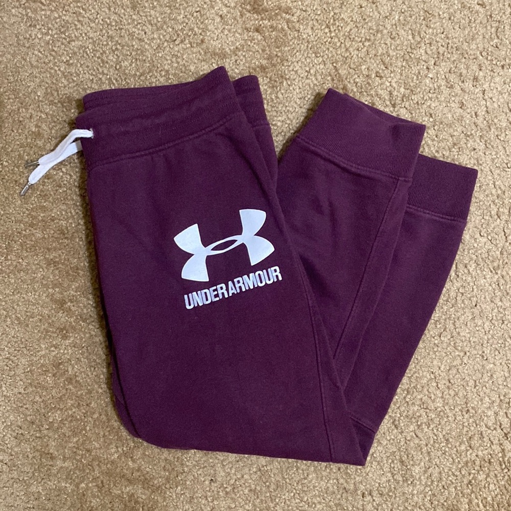 Women’s Cropped Under Armour Size Small Jogger Sweatpants